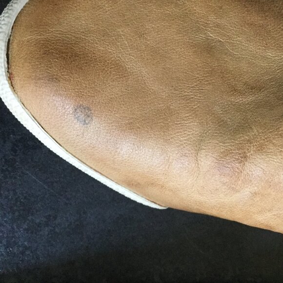 Leather Frye flat shoes in used condition size 7.5 tan in color soft leather - Picture 6 of 10